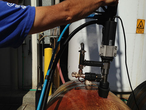 a special attachment is used to feed high temperature dry steam vapour into an oak wine barrel
